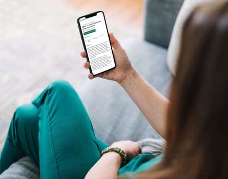 A healthcare professional uses Vivian.com to view salary data
