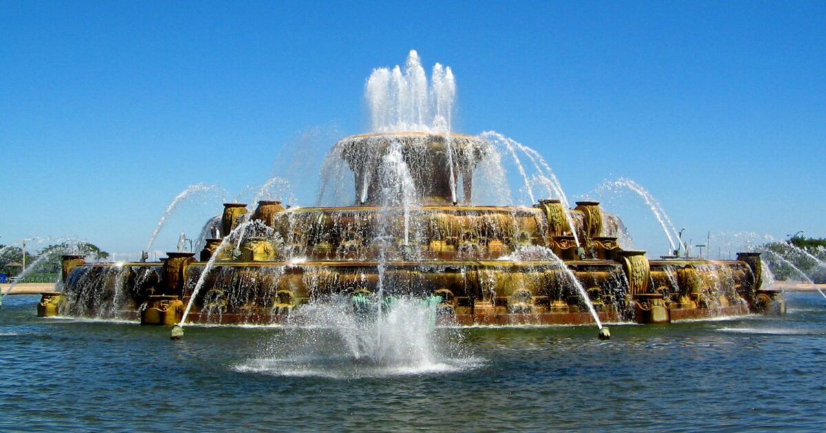 Buckingham Fountain in Grant Park in Chicago, Illinois